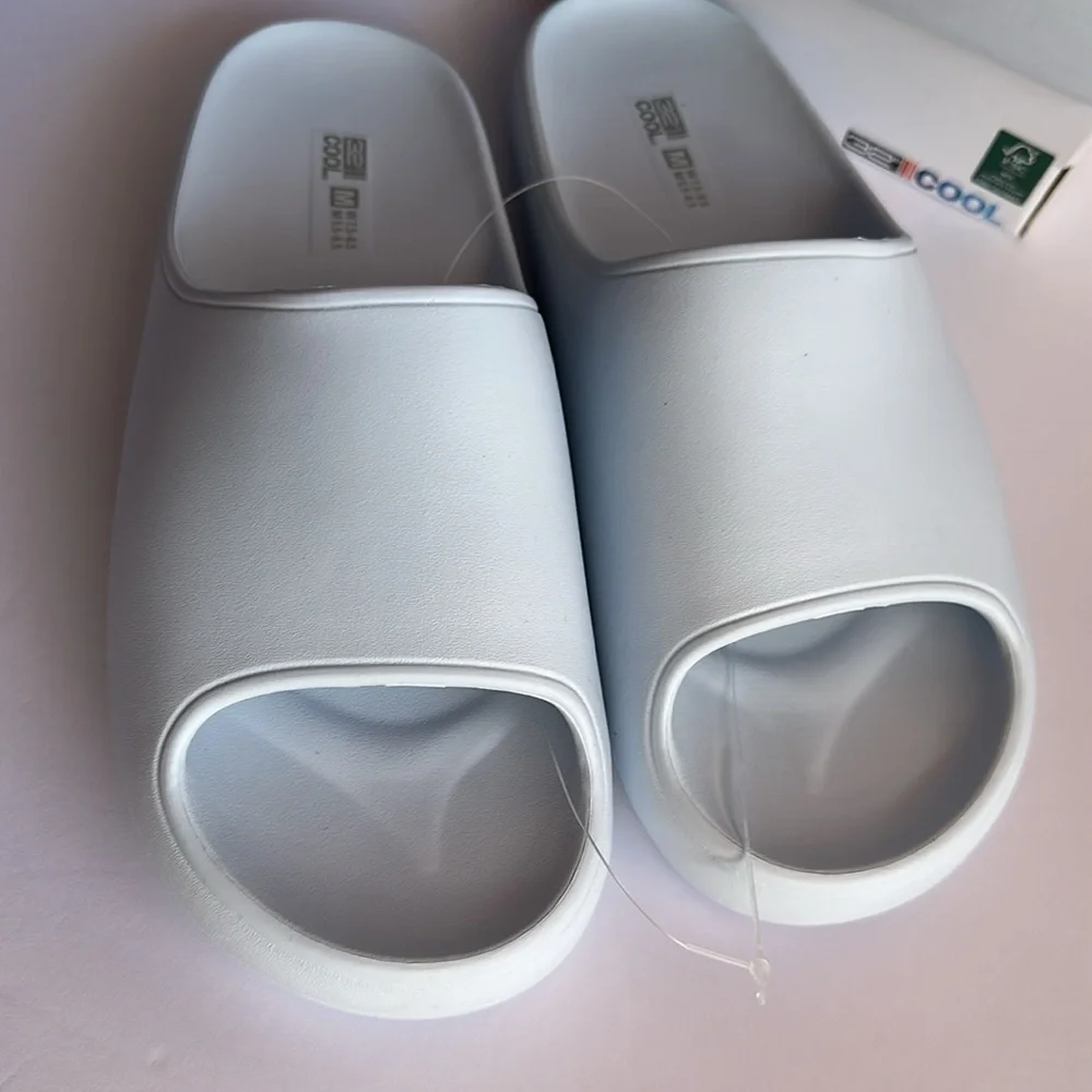 Slides Blue Unisex Size W 7.5-8.5/M 5.5-6.5 Ultra Soft EVA. 32 Degrees Cool.
